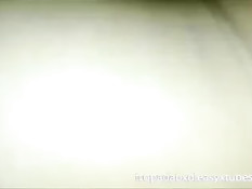 Мужик в позе раком отодрал в анал латиноамериканскую брюнетку