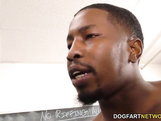 Чёрный приятель ебёт в волосатую пизду грудастую Ashley Adams