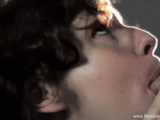 Кудрявая рыжая любовница сделала сочный минет и подрочила хуй