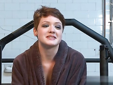 Мужчина привязал голую девушку и отодрал вибратором и членом