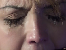 Привязанную светловолосую девчонку выпороли и оттрахали раком