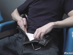 Чёрный гей в кабинке оттрахал рачком небритого белого приятеля