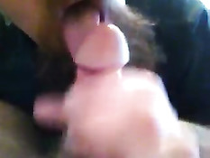 Бородатый голубой папочка отсосал и подрочил член у любовника