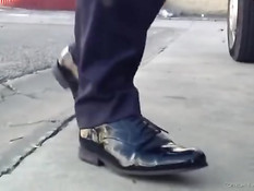 Джентльмен сел в микроавтобус и оттрахал в задницу водителя гея