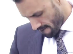 Джентльмен сел в микроавтобус и оттрахал в задницу водителя гея