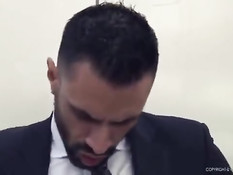 Джентльмен сел в микроавтобус и оттрахал в задницу водителя гея