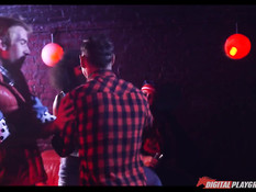 Возбуждённый парень оттрахал на диване мулаточку Alyssa Divine