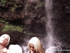 Три грудастые блондинки лесбиянки занимаются сексом в джунглях