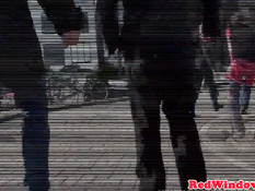 Голландская шлюшка с тату прыгает на члене похотливого клиента