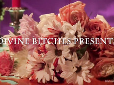 Покорный раб лижет ноги и клитор беременной госпоже с татуировками