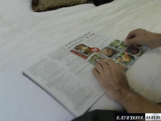 Светловолосая англичанка с большой грудью трахается на кровати