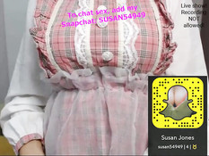 Девка мастурбирует и ласкает большую грудь в онлайн порно чате