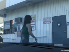 Американская девушка Jennifer White за деньги готова сосать член