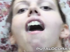 Парни заливают горячей спермой рот молодой девушке Daniela Leon