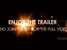 Девка с тату и красными волосами Anna Bell Peaks облизала сперму