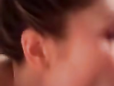 Молодая латинская подружка выдрочила сперму в открытый ротик