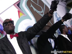 Чёрные парни заливают спермой ненасытную девушку London Keyes