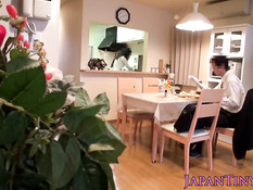 Милая японская студентка помогла кончить состоятельному мужчине