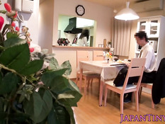 Милая японская студентка помогла кончить состоятельному мужчине