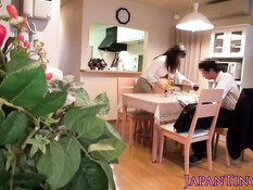 Милая японская студентка помогла кончить состоятельному мужчине