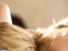 Молодая лесби блондинка Mia Malkova ебёт свою подругу Uma Jolie