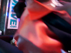 Бисексуальные девушки отлизывают и трахаются на секс вечеринке