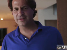 Двум молодым шалавам приходится сделать минет двум дяденькам