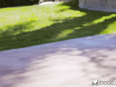 Девушка Liza Rowe занимается сексом с парнем на вилле в тропиках