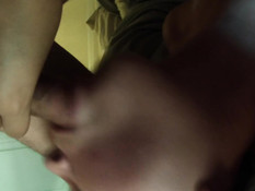 Жена с большой грудью неспешно сосёт у мужа член и получает вибратор