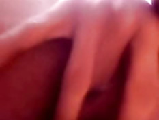 Девка мастурбирует свою розовую киску и снимает крупным планом