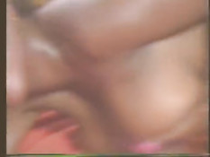 Кудрявая негритянка с большой грудью ебётся с негром на кровати