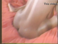 Кудрявая негритянка с большой грудью ебётся с негром на кровати