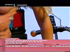 Блондинка Cheyenne Lacroix трахается с мужиком на его мотоцикле