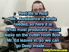 Молодые блондинка и брюнетка ублажают своего чёрного приятеля