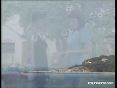 В присутствии жены поставил раком и оттрахал молодую брюнетку