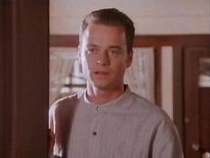 Светловолосая любовница в чулках соблазняет мужа в присутствии жены