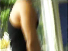 Светловолосый транс с большой грудью трахается с двумя парнями