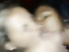 Парень подрочил хуй и залил спермой лица двух латиноамериканок