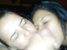 Парень подрочил хуй и залил спермой лица двух латиноамериканок