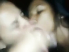 Парень подрочил хуй и залил спермой лица двух латиноамериканок