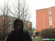 Славянские девушки за деньги согласились показать сиськи и попу