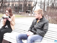 Он снял на улице студентку в очках и оттрахал в киску у себя дома