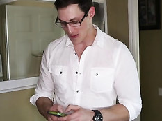 Мужчина отымел молодую девушку в красном платье Blair Summers