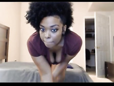 Молодые мулатки демонстрируют свои большие аппетитные задницы