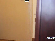 Мужик отымел в бритую писю светловолосую мулатку Ashley LuvBug