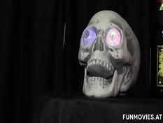 Сисястая немецкая шлюха в сетчатых чулках выебана после отсоса