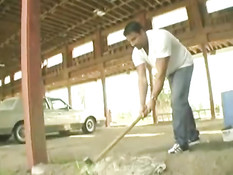 Девчонка с хвостиками Jenna Haze ебётся с незнакомцем на диване