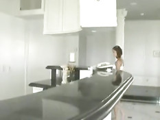 Девчонка с хвостиками Jenna Haze ебётся с незнакомцем на диване