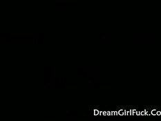 Негритянка с большой грудью Nyomi Banxxx ебётся с чёрным парнем