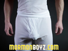 Босс гей в своём кабинете отпердолил молодого работника на столе